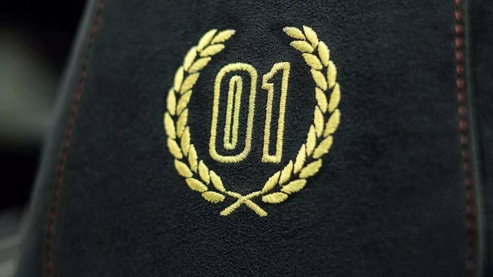 Xe vẫn sử dụng khối động cơ gồm 4 mô-tơ điện kết hợp để tạo ra công suất 1.900 mã lực và mô-men xoắn 2.340 Nm.