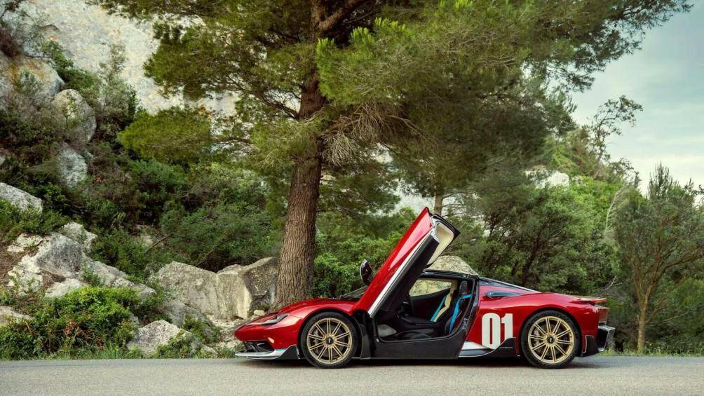 Chỉ có đúng 5 chiếc Battista Edizione Nino Farina được lên kế hoạch sản xuất, mỗi chiếc sẽ là cột mốc riêng trong sự nghiệp của Giuseppe Farina.