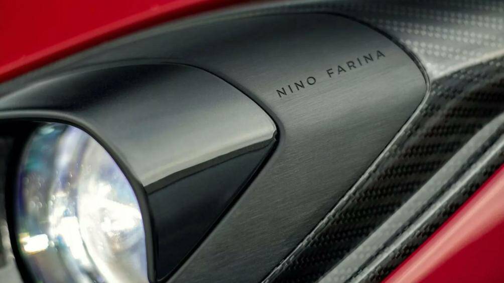 Chiếc thứ hai kỷ niệm lần đầu tiên ông Farina chiến thắng ở một chặng đua F1 và chức vô địch giải British Grand Prix 1950 ở Anh Quốc.