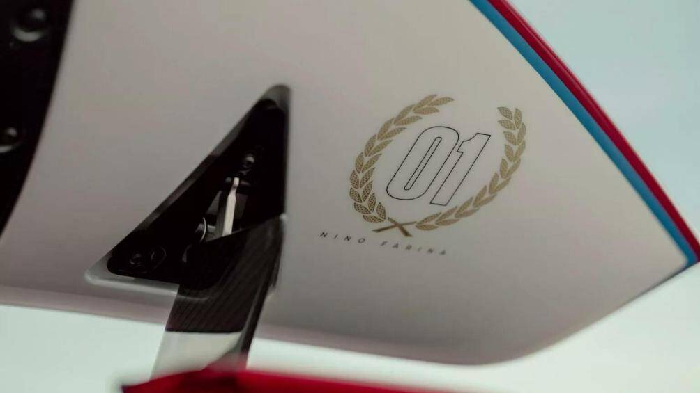 Chiếc thứ nhất kỷ niệm ngày sinh và nơi sinh của tay đua F1 huyền thoại này.