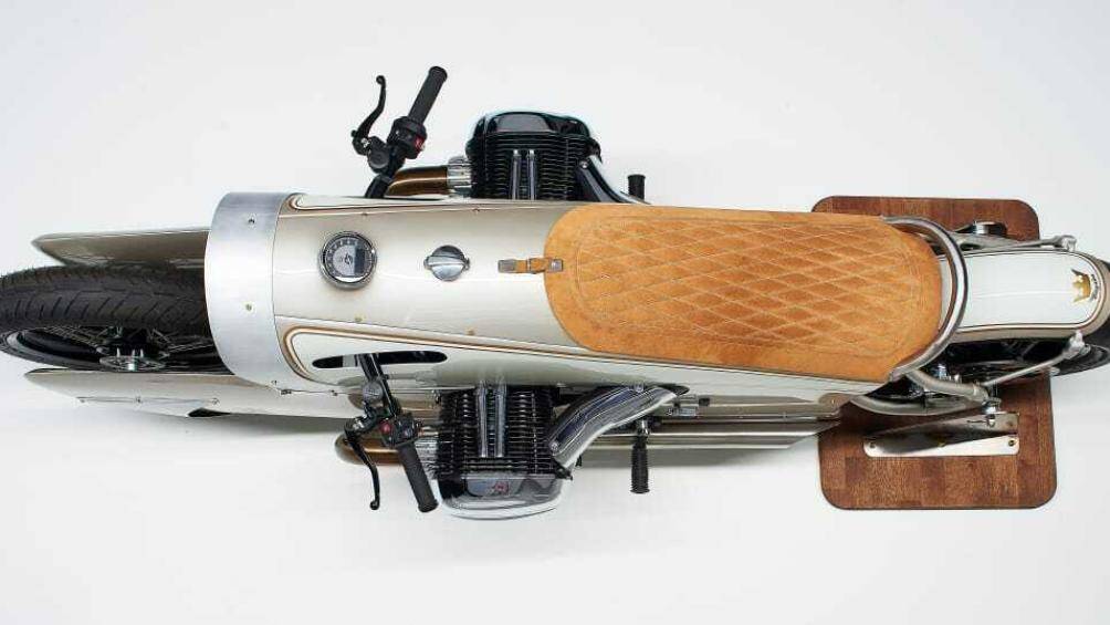 Khối động cơ boxxer vẫn giữ nguyên vị trí nhưng được hoàn thiện với những đường ốp cắt gọn, sáng bóng, đi kèm ống pô thiết kế hoàn toàn mới.