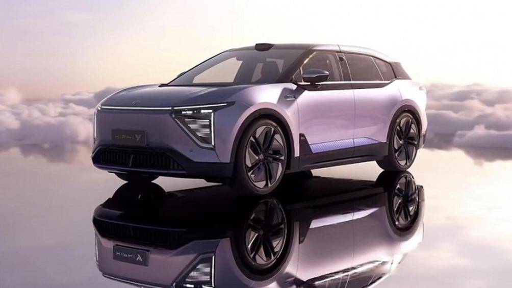 Về sức mạnh, HiPhi Y 2023 chạy điện cung cấp các phiên bản dẫn động khác nhau như động cơ đơn phía sau và động cơ kép dẫn động bốn bánh.