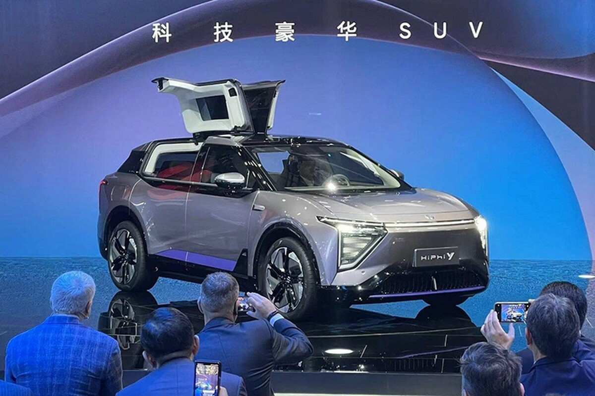 Trong đó, phiên bản động cơ đơn đặt sau có công suất cực đại 331 mã lực, mô-men xoắn cực đại 410 Nm, tăng tốc 0-100km/h trong 6,9 giây và 6,8 giây.