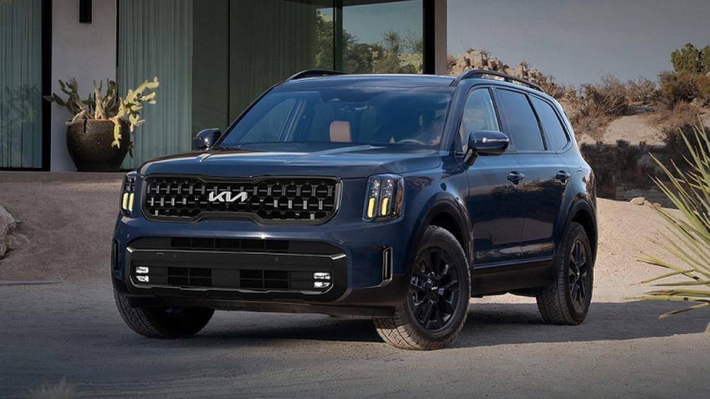 Hãng Kia đã bổ sung dải đèn LED định vị ban ngày màu vàng hổ phách mới cho cụm đèn pha của xe.