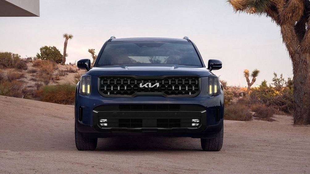 Riêng Kia Telluride X-Line và X-Pro không sở hữu những điểm nhấn bằng kim loại màu tối như trước.