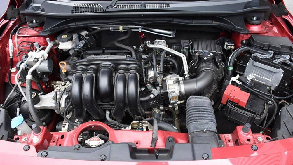 Các phiên bản của Honda WR-V đều sử dụng máy xăng DOHC i-VTEC 4 xi-lanh, dung tích 1.5L, sản sinh công suất tối đa 121 mã lực và mô-men xoắn cực đại 145 Nm.