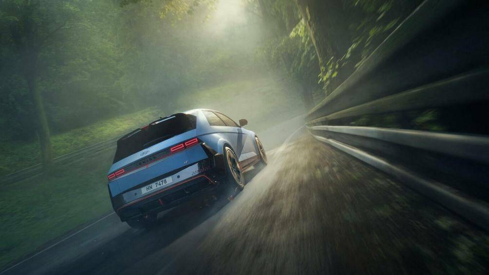 Khi kích hoạt tính năng N Grin Boost, xe có thể nâng công suất lên tới 641 mã lực (478 kW) và 770 Nm lực kéo trong 10 giây để tối ưu tăng tốc.