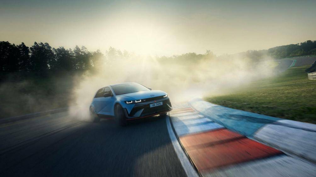 Hyundai Ioniq 5 N, xe sẽ được trang bị tiêu chuẩn hai mô-tơ điện cho tổng công suất 600 mã lực (tương đương 448 kW) và 740 Nm.