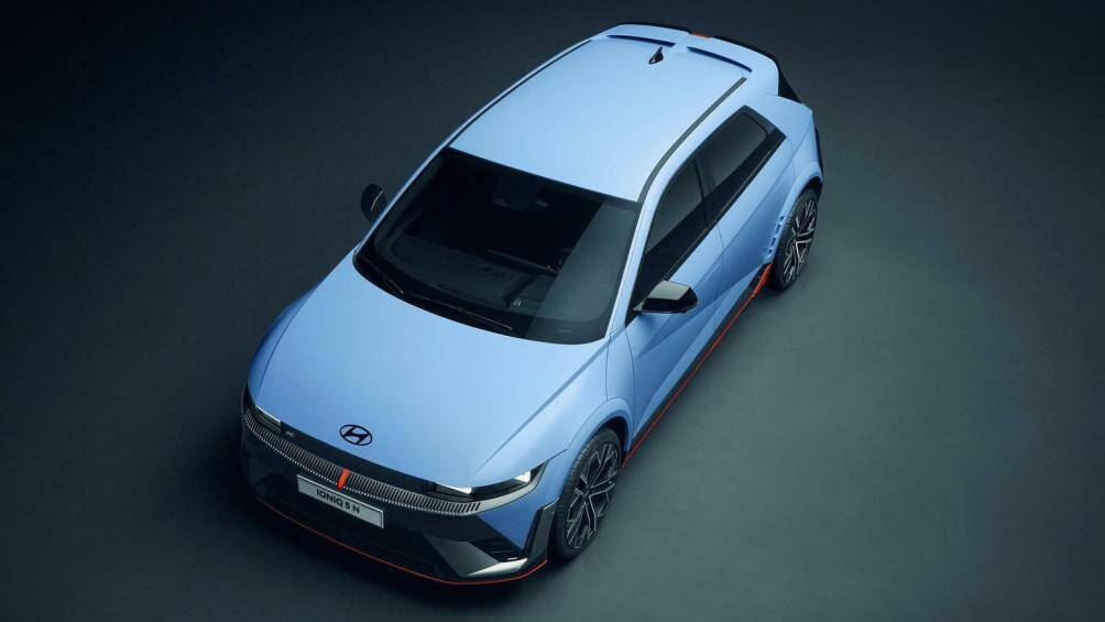 Cung cấp nguồn năng lượng cho động cơ là công nghệ pin thế hệ thứ tư của hãng, khối pin cung cấp cho xe 84 kWh thay vì 77,4 kWh như phiên bản thường.