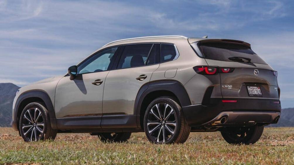 Mazda CX-50 2024 phiên bản thấp nhất 2.5 S Select có giá khởi điểm 30.300 USD (tương đương 717 triệu đồng).