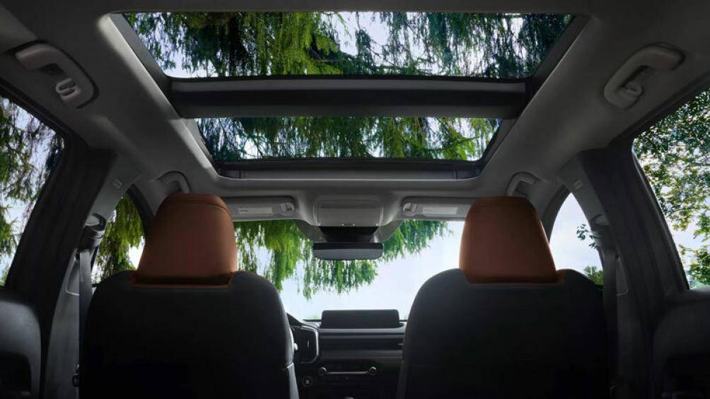 Phiên bản 2.5 S Premium có giá 34.000 USD (782,44 triệu đồng) được trang bị cửa sổ trời toàn cảnh, hệ thống âm thanh Bose, sạc không dây.