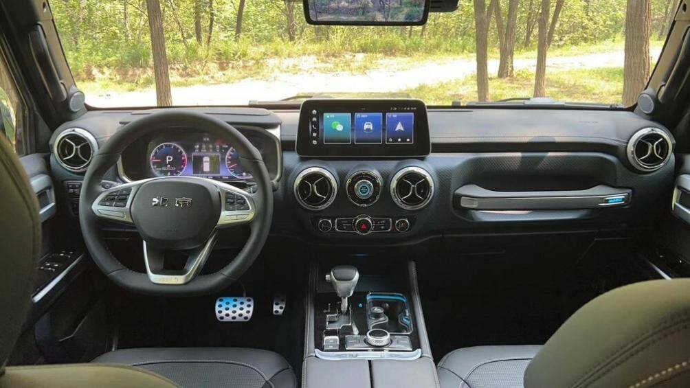 Nội thất được trang bị thêm các tính năng Yueye Auto Link, hệ thống âm thanh vòm stereo, đèn xung quanh 256 màu, hệ thống lọc không khí...