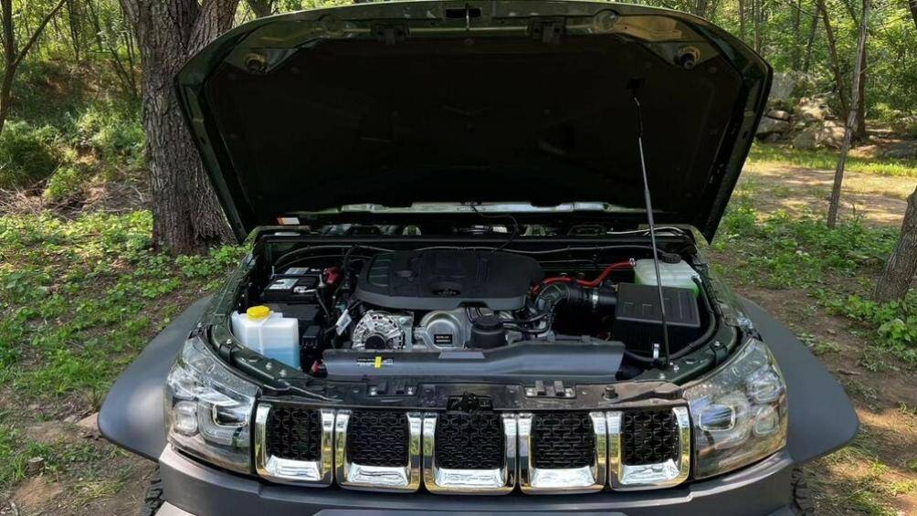 Về sức mạnh, xe vẫn được trang bị động cơ xăng 4 xi-lanh 2.3T với công suất tối đa 231 mã lực và mô-men xoắn cực đại 345 Nm.