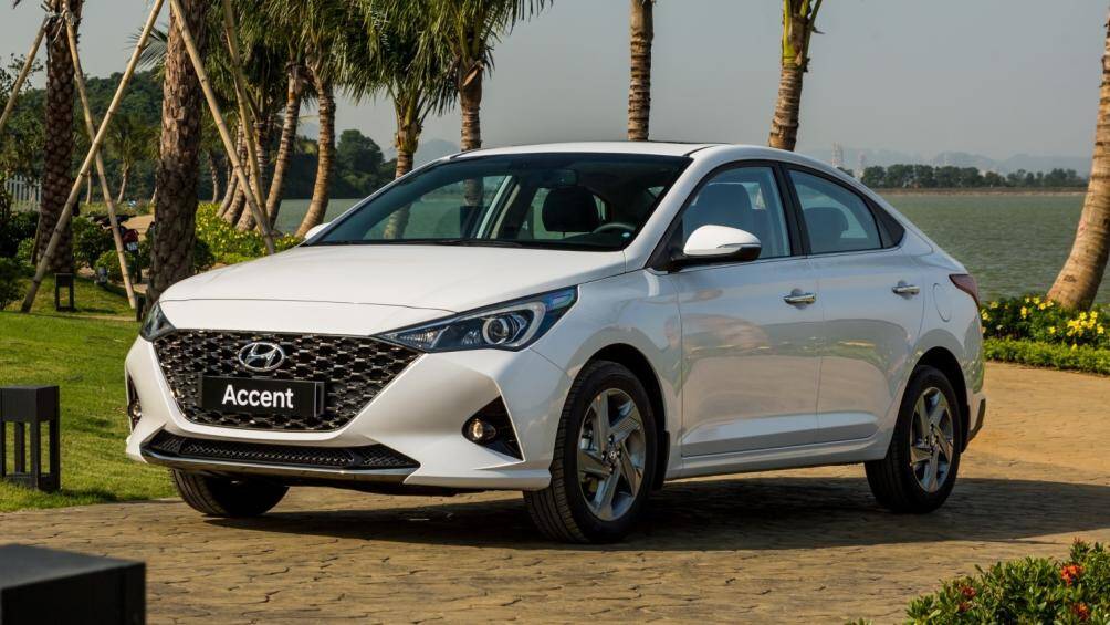 1. Hyundai Accent (từ 426-542 triệu đồng): Đạt 7.452 chiếc bán ra sau 6 tháng đầu năm 2023. Accent hiện là mẫu ô tô trong tầm giá 500 triệu đồng ăn khách nhất Việt Nam. Accent cũng đang dẫn đầu doanh số phân khúc sedan hạng B và đứng thứ ba trong top 10 ô tô bán chạy nhất toàn thị trường.