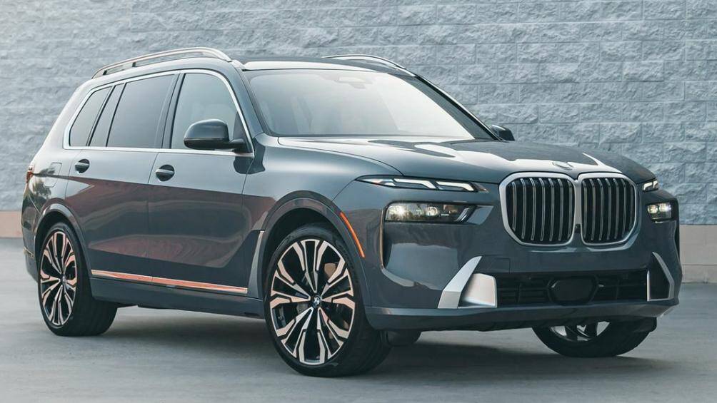 8. BMW X7 2023.