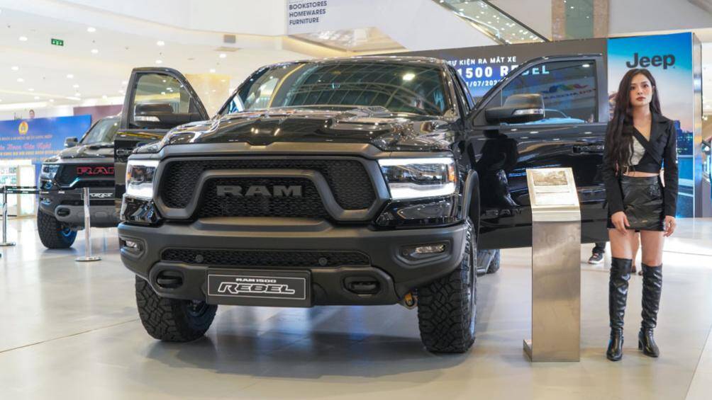 RAM 1500 Rebel trang bị nhiều công nghệ cao cấp như hệ thống treo Four Corner Air và các bộ giảm chấn độc lập.