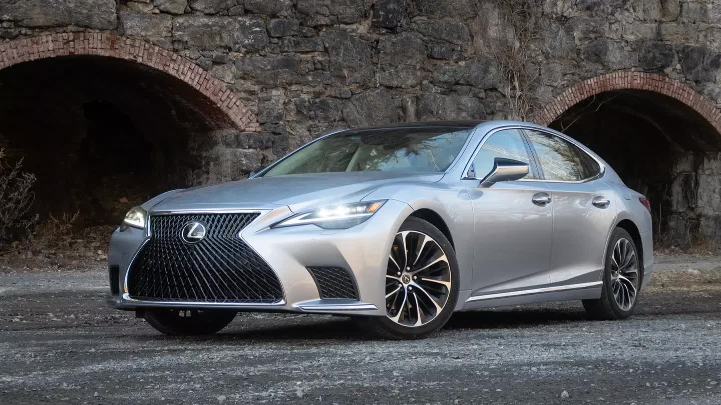 7. Lexus LS 2023.
