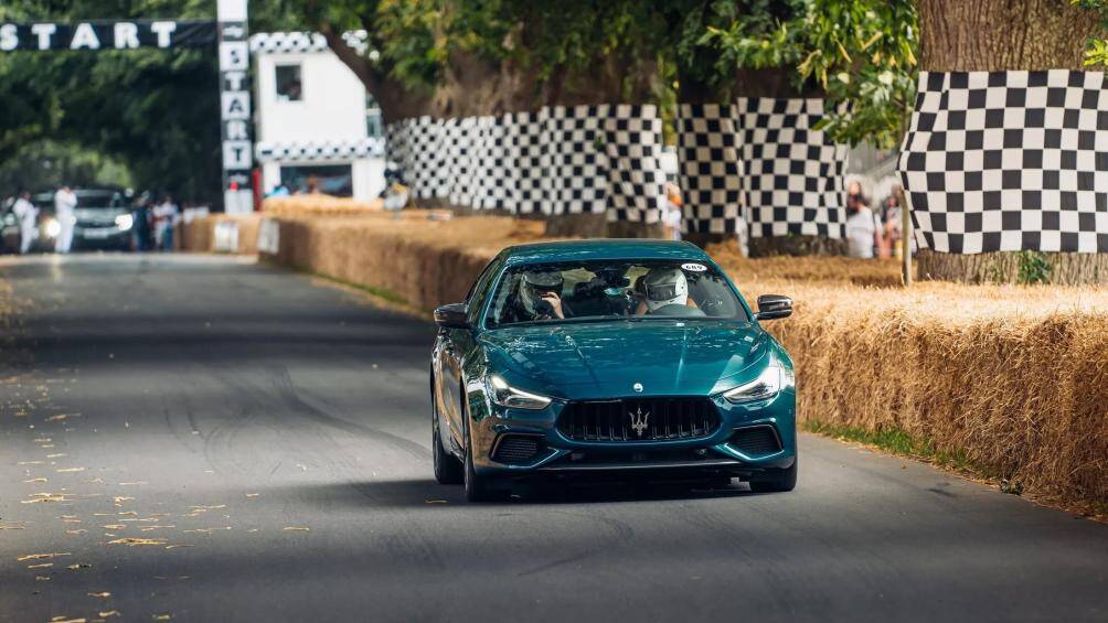 Phần tên của Maserati Ghibli 334 Ultima đã cho thấy hậu tố "334" tượng trưng cho tốc độ tối đa xe có thể đạt được 334 km/h.