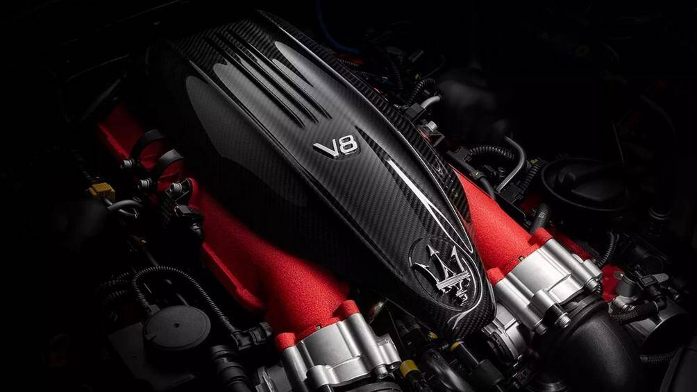 Cả hai phiên bản đặc biệt đều được trang bị động cơ V8 tăng áp kép có nguồn gốc từ Ferrari, sản sinh công suất 572 mã lực và mô-men xoắn 729Nm.