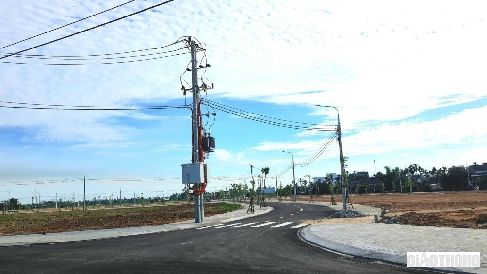 Có 5.498 hộ bị ảnh hưởng; phải TĐC 1.705 hộ; phải di chuyển trên 5.600 ngôi mộ; thực hiện di dời 44 vị trí trụ đường dây cao thế, 117 vị trí trụ đường dây trung áp, 361 vị trí trụ đường dây hạ áp và 276 vị trí cột viễn thông.