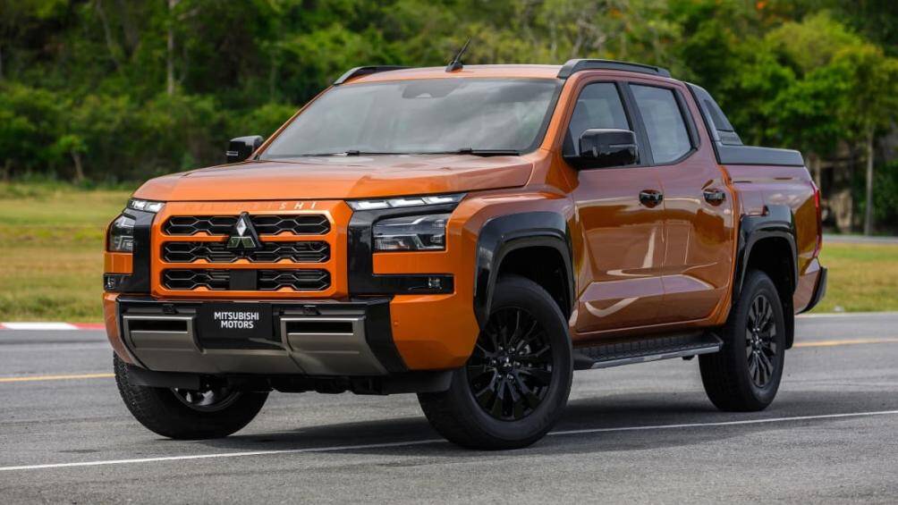 Triton 2024 là phiên bản sản xuất thương mại của mẫu xe ý tưởng XRT Concept, từng được Mitsubishi trưng bày trong Triển lãm Ô tô Bangkok 2023 diễn ra hồi đầu năm.