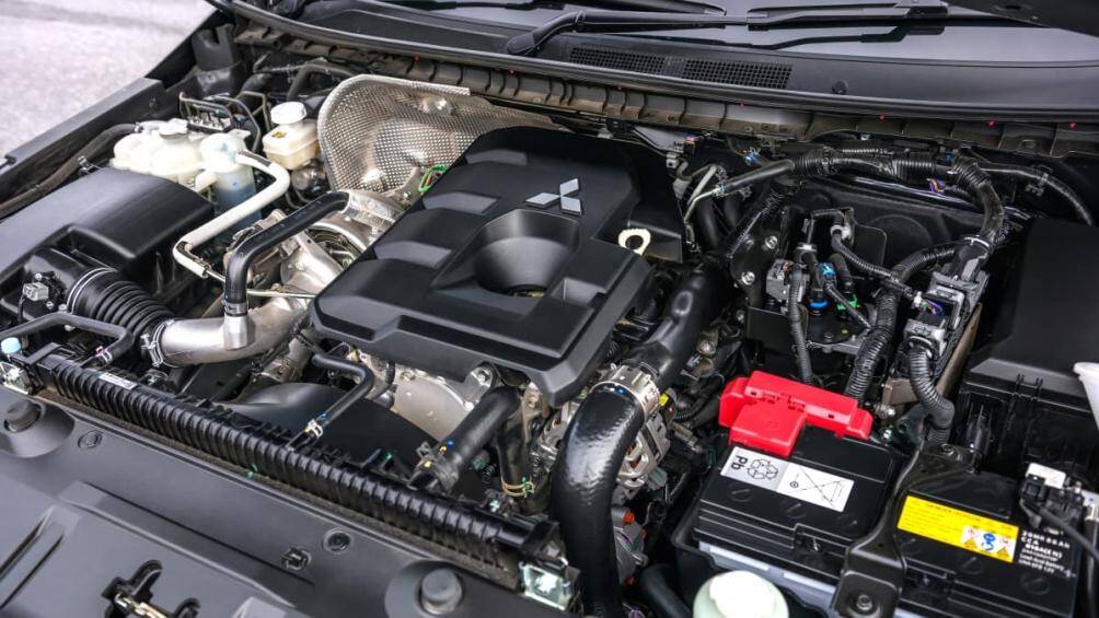 Xe dùng động cơ diesel 4N16 2.4L thay cho máy 4N15 của thế hệ cũ. Động cơ mới cho ra ba mức hiệu năng tùy phiên bản, gồm thấp (công suất 148 mã lực, mô-men xoắn 330Nm), trung bình (181 mã lực, 430Nm) và cao (201 mã lực, 470Nm).