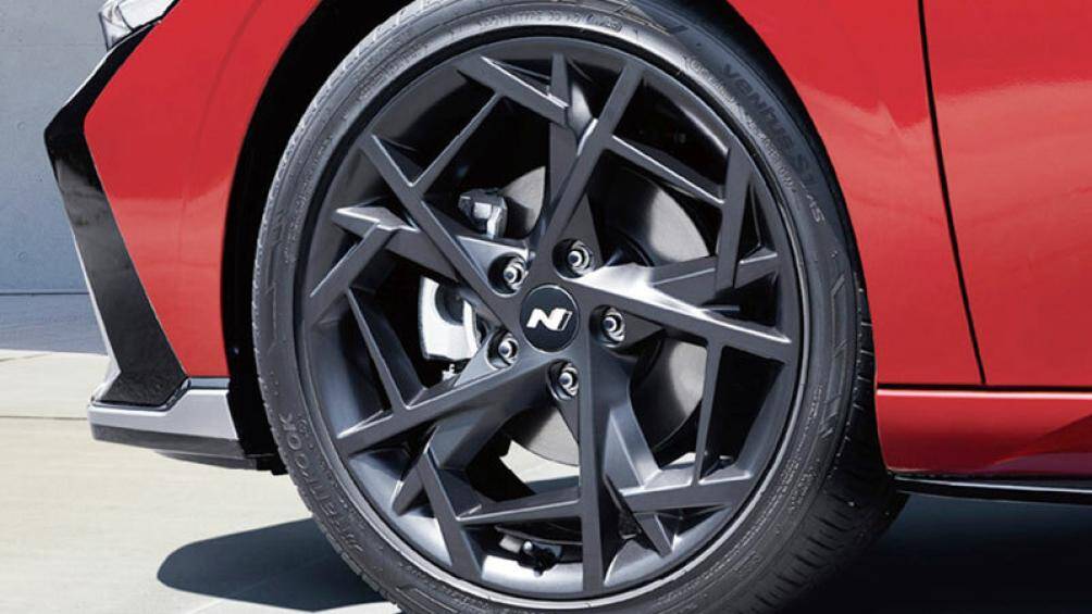 Tại Hàn Quốc, Hyundai Elantra N Line 2024 có giá dao động từ 23,92 - 29,41 triệu Won tương đương 444 - 545 triệu đồng.