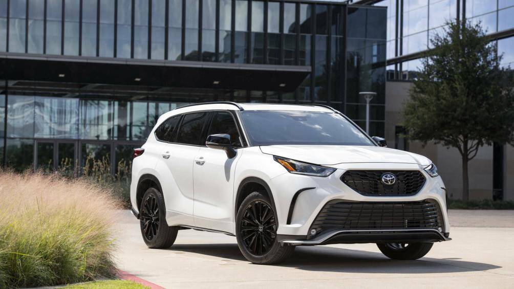 4. Toyota Highlander 2023 (giá khởi điểm: 36.620 USD).