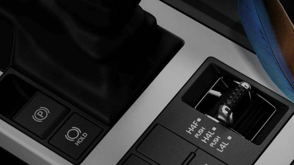 Không gian nội thất của Land Cruiser Prado 2024 có cấu hình ba hàng ghế với 7 chỗ ngồi.