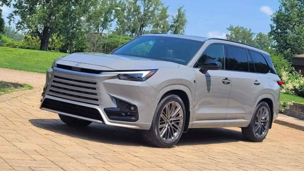 8. Lexus TX 2024 (thời điểm ra mắt dự kiến: mùa Thu năm 2023).