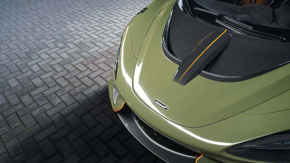 McLaren 765LT có nắp cốp N-Largo mới và phần mui làm đặc biệt. Xe vẫn có thêm các cửa hút gió hai bên tối ưu tính khí động học.