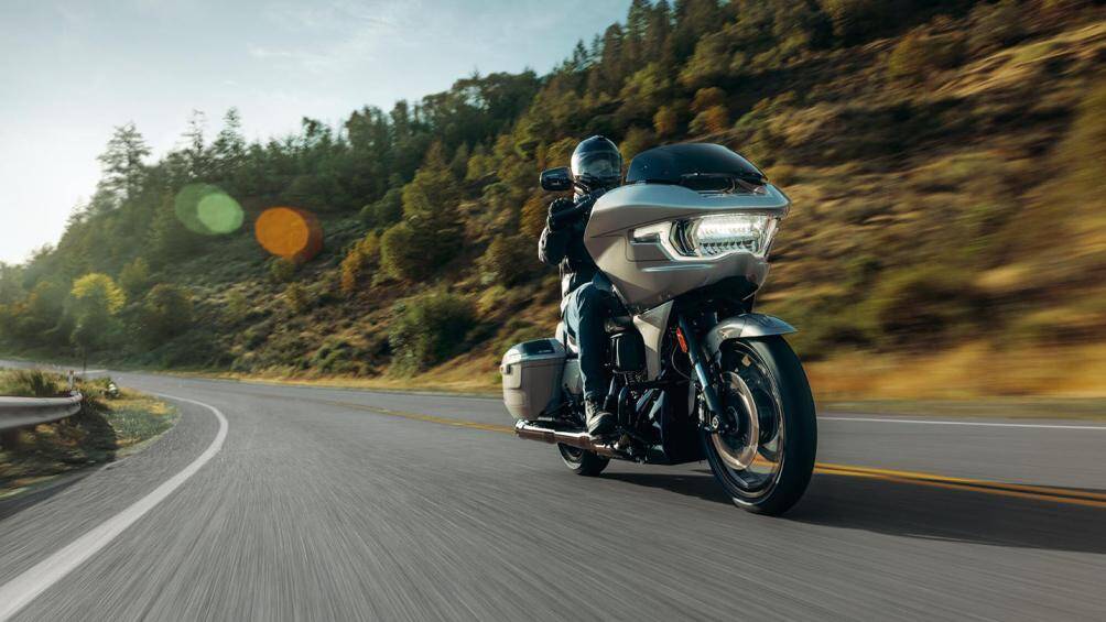 1. Harley-Davidson CVO Road Glide 2023 (giá khởi điểm: 42.999 USD).