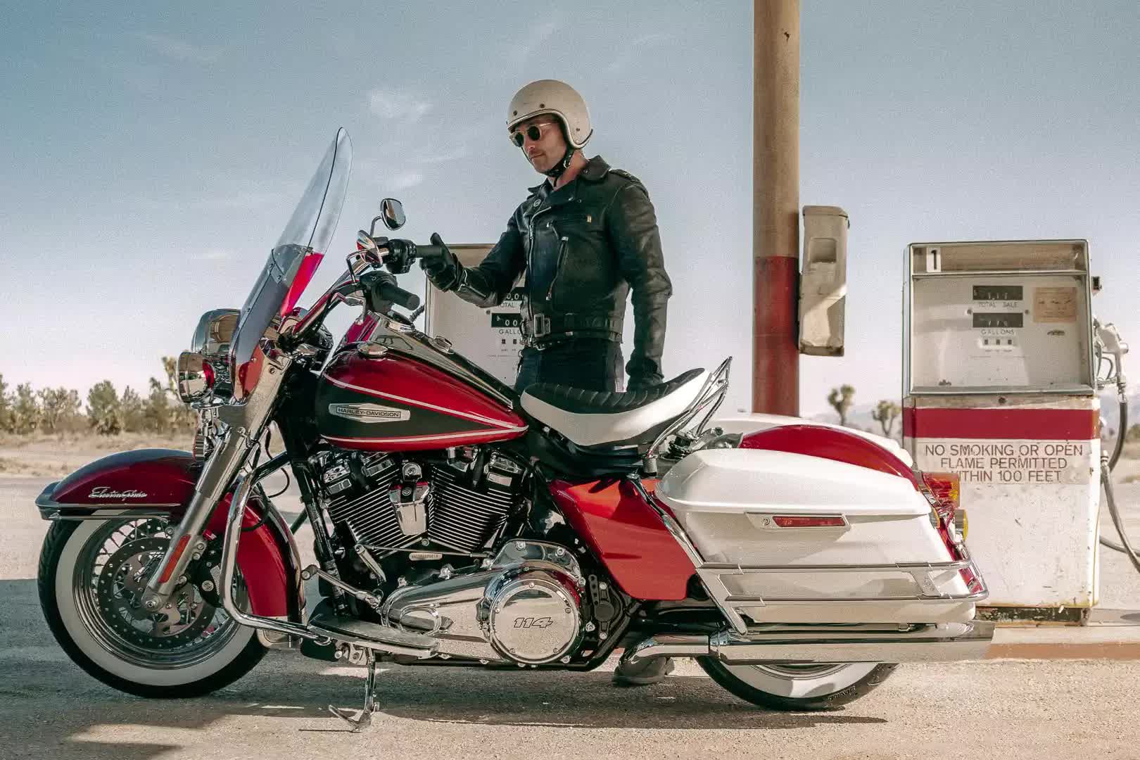 2. Harley-Davidson Electra Glide Highway King 2023 (giá khởi điểm: 26.999 USD).