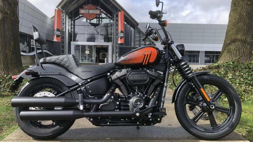 7. Harley-Davidson Street Bob 114 2023 (giá khởi điểm: 16.599 USD).