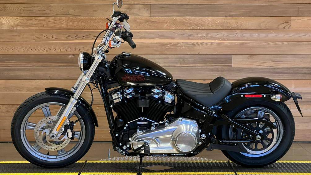 9. Harley-Davidson Softail Standard 2023 (giá khởi điểm: 14.399 USD).