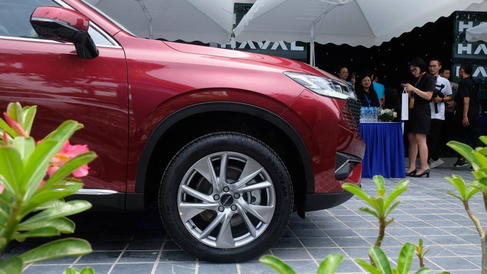 La-zăng sử dụng loại 19 inch để phù hợp với kích thước to lớn của xe. Haval H6 hybrid chỉ có duy nhất sự lựa chọn hệ dẫn động cầu trước.