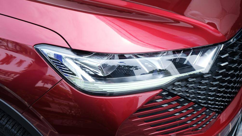 Theo Haval, đèn chiếu sáng trên H6 hybrid tự động điều chỉnh độ cao. Đèn pha kiểu ma trận hiện đại.