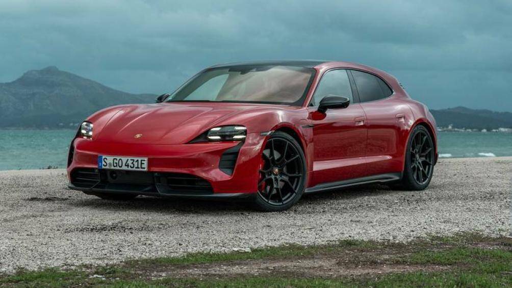 7. Porsche Taycan Sport Turismo GTS 2023.