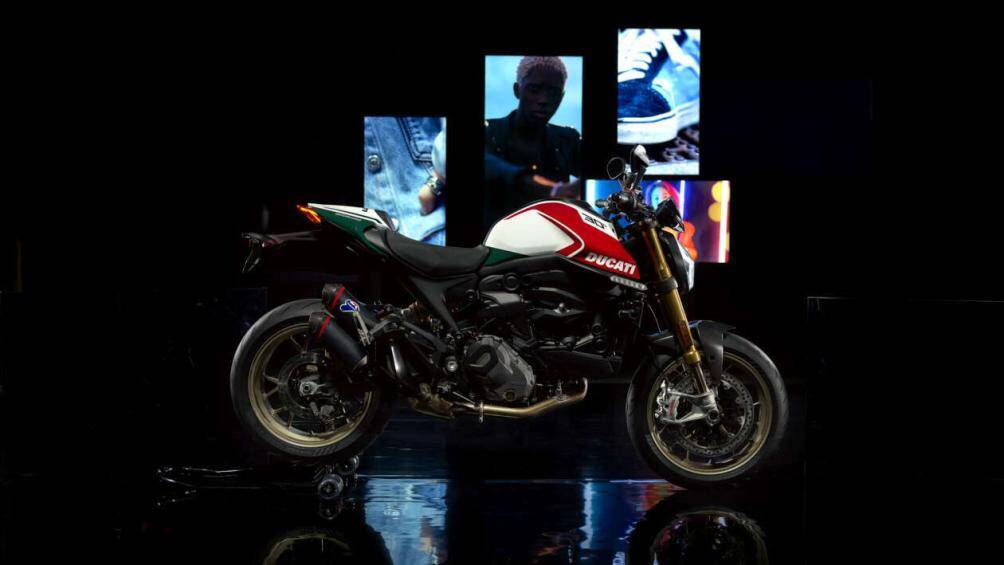 Ducati vừa trình làng phiên bản đặc biệt Ducati Monster 30th Anniversary 2023 với số lượng sản xuất giới hạn chỉ 500 chiếc trên toàn thế giới.