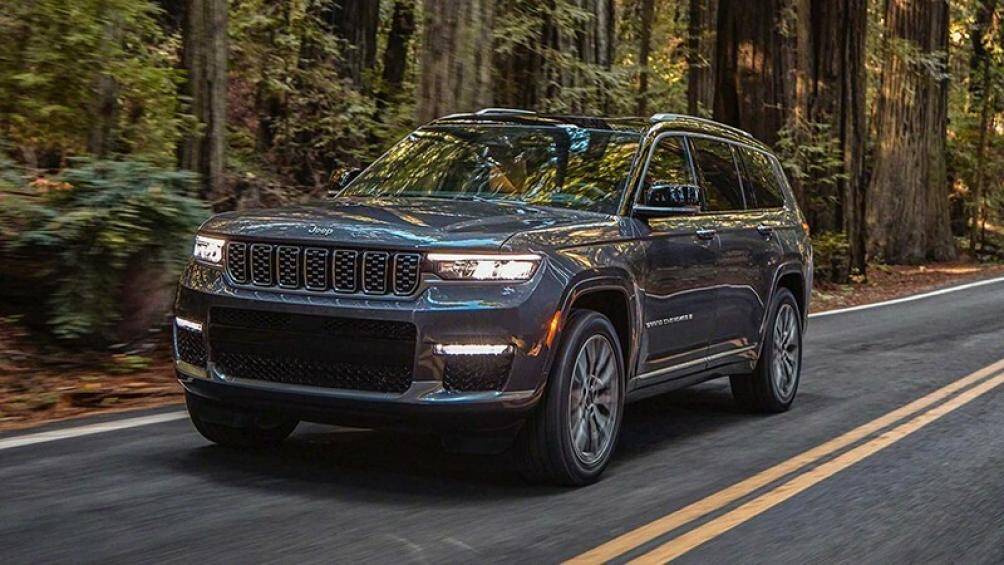 10. Jeep Grand Cherokee (doanh số: 124.957 chiếc, tăng giảm 7%).