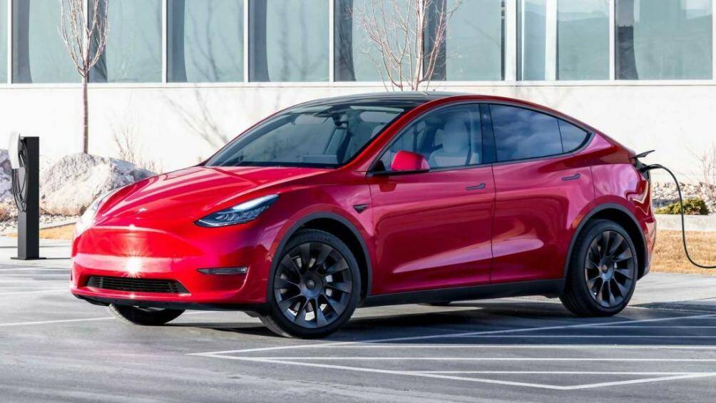 4. Tesla Model Y (doanh số: 190.499 chiếc, tăng 113,4%).