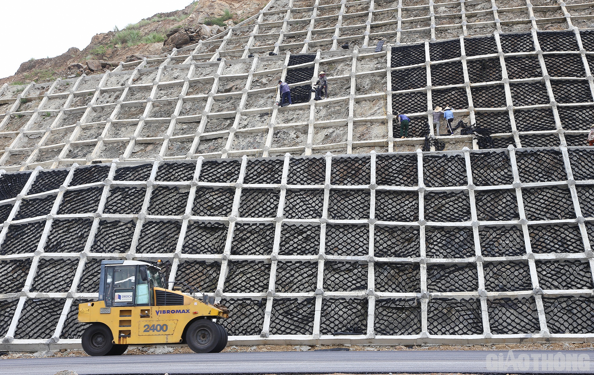 Được biết, đến nay các nhà thầu đã thi công được hơn 93% khối lượng công việc, đảm bảo thông xe vào dịp 2/9.