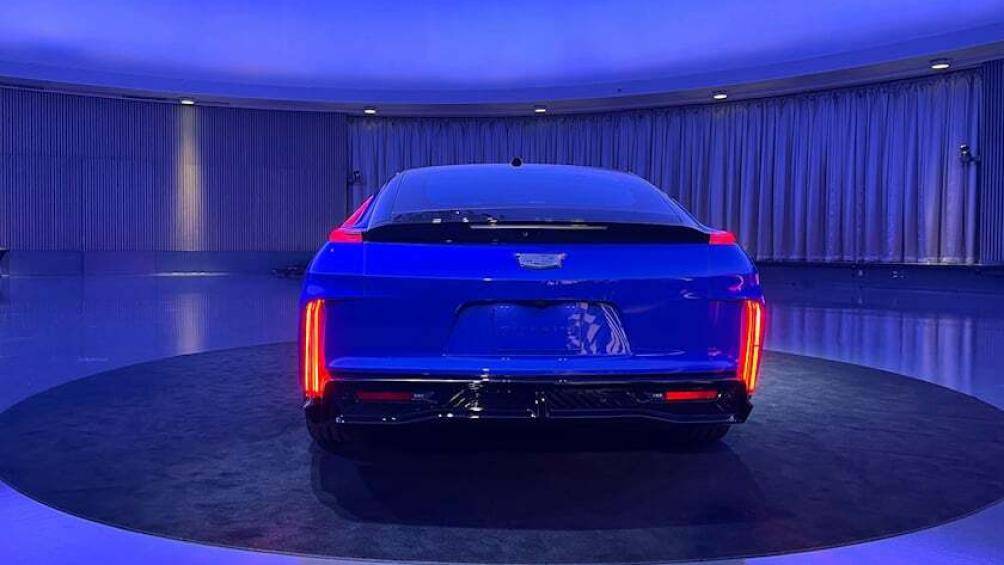 Cadillac sẽ chỉ sản xuất khoảng 400 chiếc Celestiq trong năm đầu tiên với lượng xe xuất xưởng tối đa hai chiếc xe mỗi ngày.