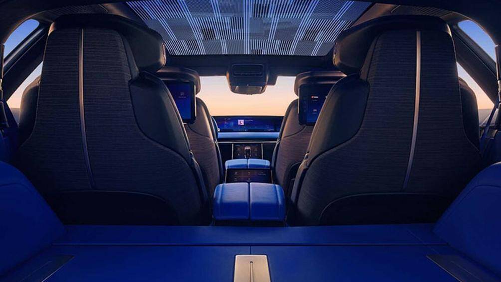 Xe sử dụng hệ dẫn động bốn bánh toàn thời gian với hai mô tơ điện, tạo ra tổng công suất 600 mã lực và mô-men xoắn 868 Nm.