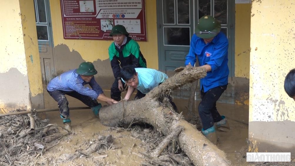 Tất cả chung tay hỗ trợ bà con vùng lũ sớm ổn định cuộc sống.