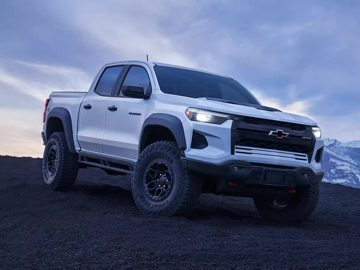 9. Chevrolet Colorado 2024 (giá khởi điểm: 29.200 USD).