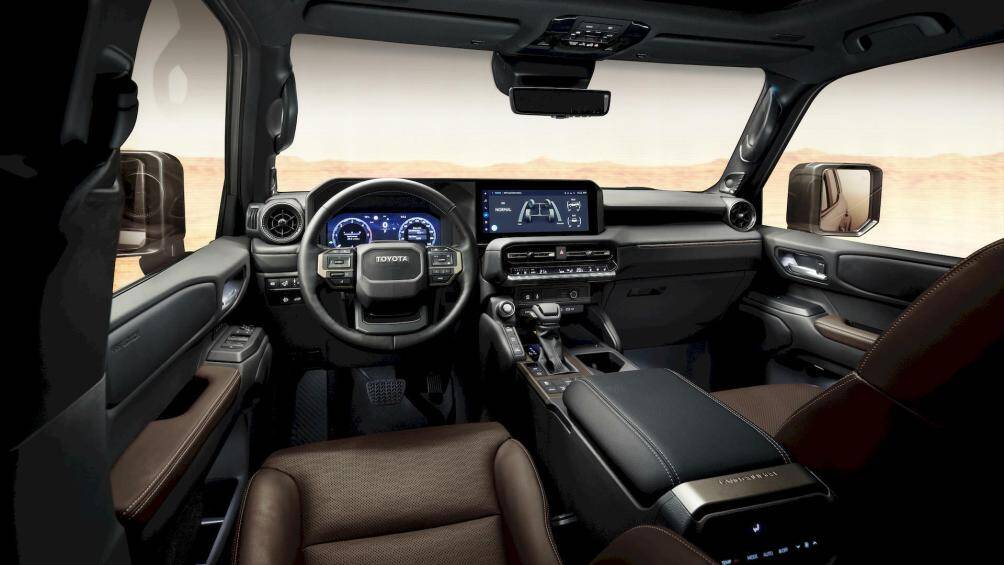 Nội thất của bản First Edition cao cấp nhất chưa được Toyota hé lộ nhiều, chỉ biết nó sẽ có ghế bọc da và logo "First Edition" dập nổi trên các cửa.