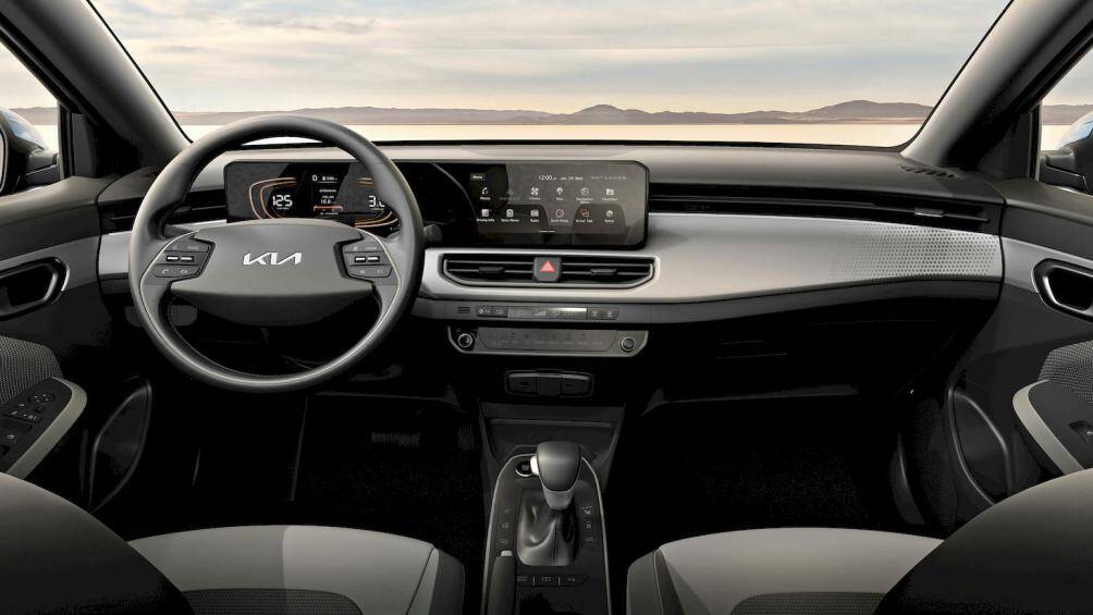 Táp lô tối giản, kết nối Apple CarPlay/Android Auto không dây, điều hòa hai vùng tự động, đèn nền 64 màu, cửa gió điều hòa hàng ghế sau...