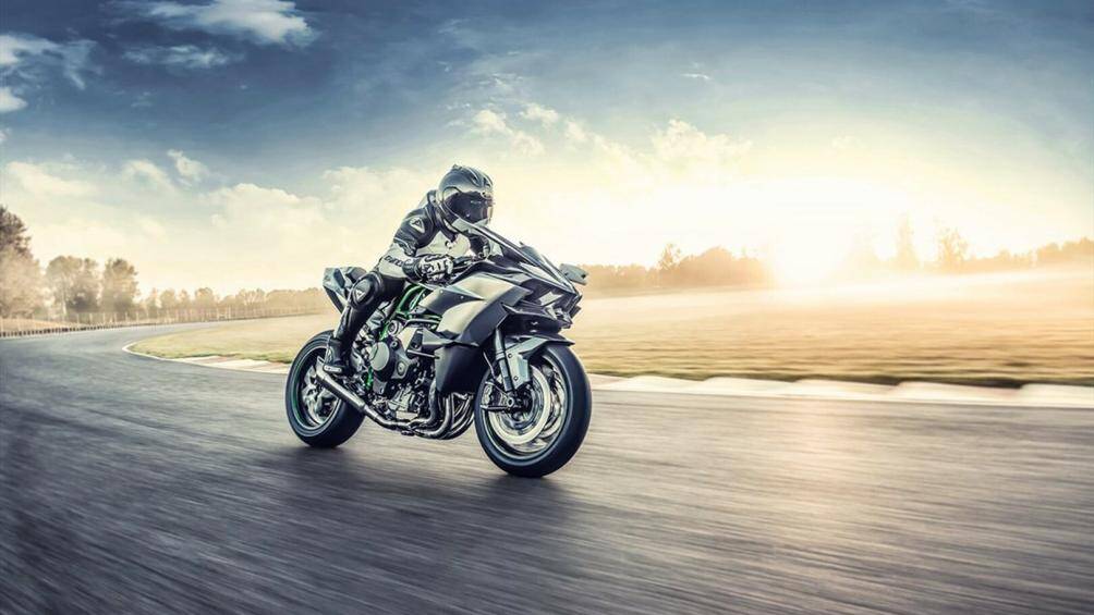 1. Kawasaki Ninja H2R 2023 (công suất tối đa: 310 mã lực).