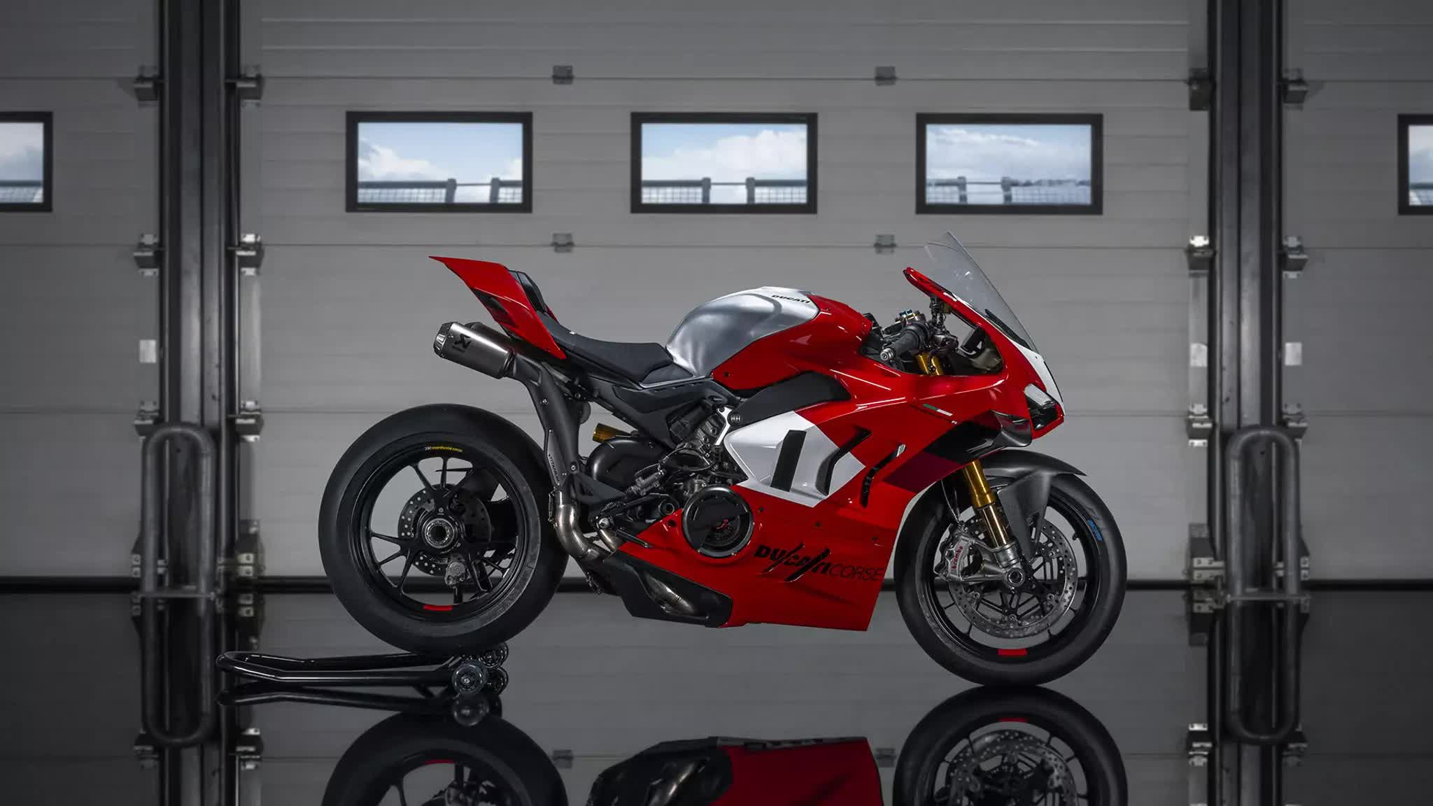 2. Ducati Panigale V4 R 2023 (công suất tối đa: 240,5 mã lực).